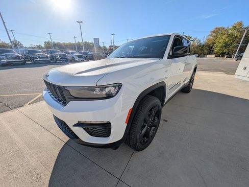 New 2025 Jeep Grand Cherokee Limited w/ Black Appearance Package image 8