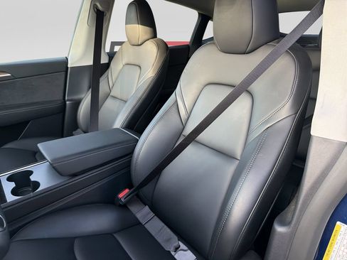 Used 2025 Tesla Model Y Long Range RWD image 11