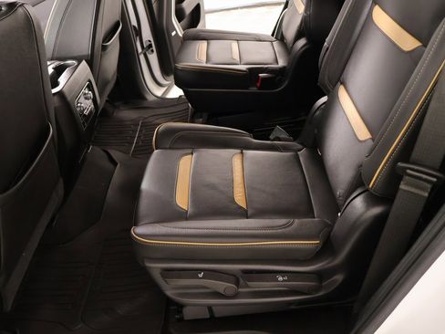 Used 2021 GMC Yukon AT4 w/ Technology Package image 12