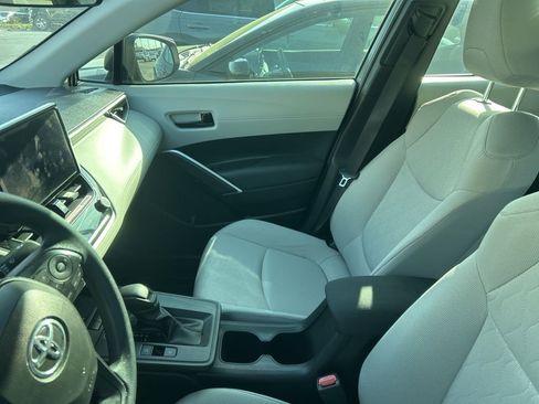Used 2026 Toyota Corolla Cross L image 9