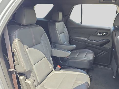 Used 2023 Chevrolet Traverse RS AWD/4WD image 17