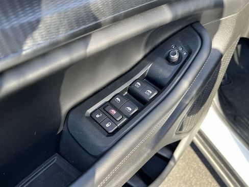 Used 2025 Jeep Grand Cherokee Altitude AWD/4WD image 17