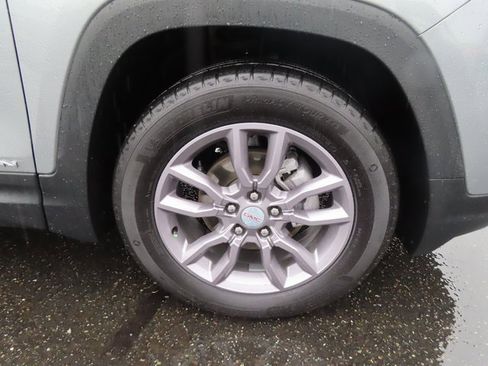 Certified 2023 GMC Terrain SLT image 9