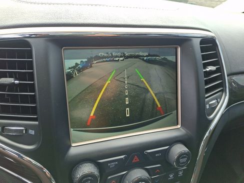 Used 2017 Jeep Grand Cherokee Overland AWD/4WD image 18