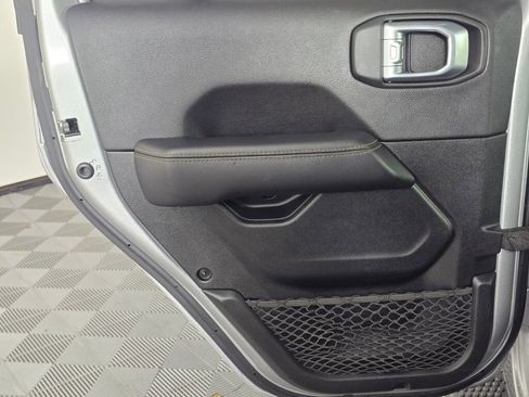 Used 2021 Jeep Wrangler Unlimited Sahara image 41