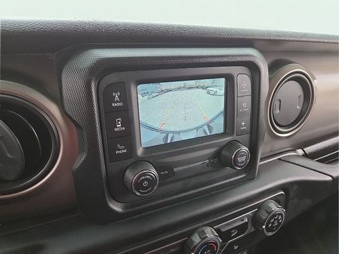 Used 2018 Jeep Wrangler Unlimited Sport S image 17