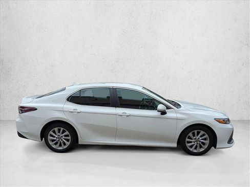 Used 2022 Toyota Camry LE FWD image 4