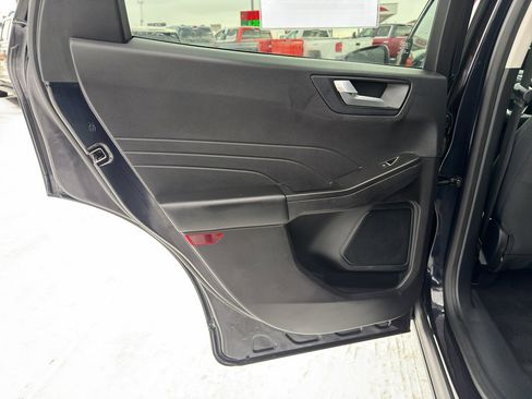 Used 2021 Ford Escape SE image 13