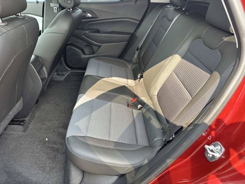 Used 2025 Chevrolet Trax LT w/ Driver Confidence Package FWD image 11