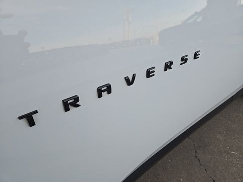 Used 2022 Chevrolet Traverse RS image 17