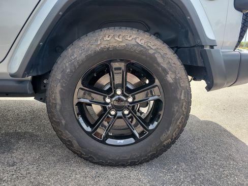 Used 2023 Jeep Wrangler Unlimited Sahara AWD/4WD image 8