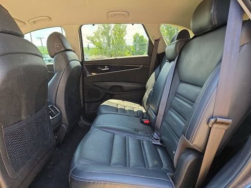 Used 2017 Kia Sorento EX w/ EX Premium Package AWD/4WD image 19
