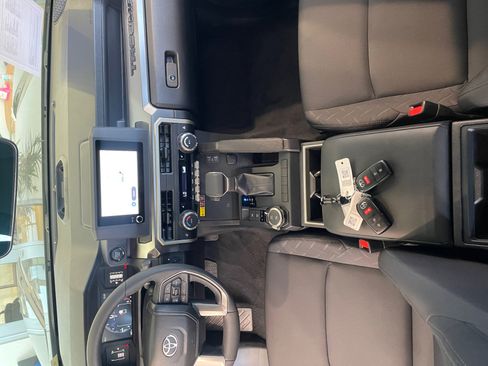 Certified 2025 Toyota Tacoma SR5 AWD/4WD image 15