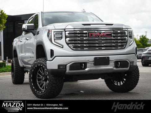Used 2022 GMC Sierra 1500 Denali w/ Denali Reserve Package AWD/4WD image 1