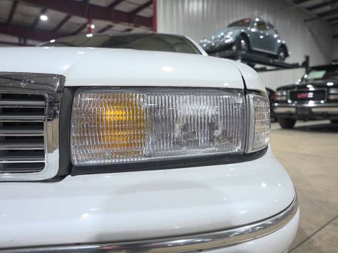 Used 1996 Chevrolet Impala SS RWD image 33