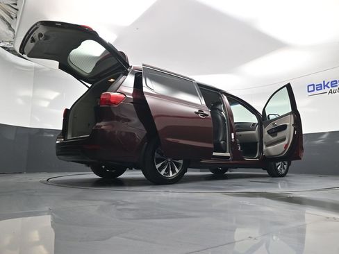 Used 2017 Kia Sedona SX image 59