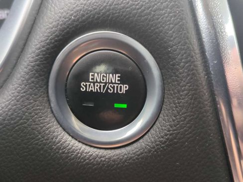 Used 2020 Chevrolet Traverse LT FWD image 16