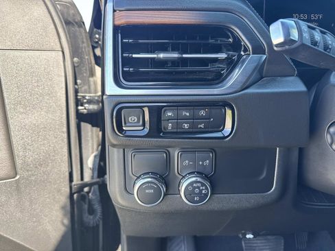 Used 2025 GMC Yukon Denali image 31