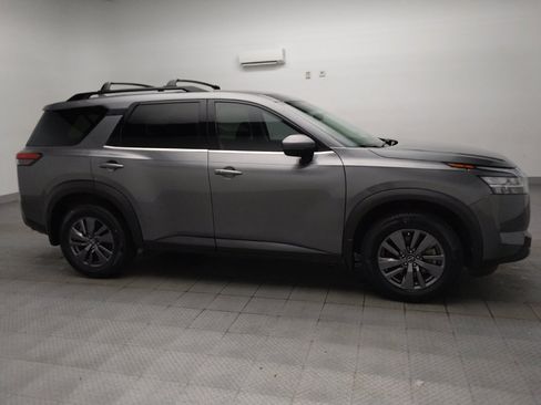 Used 2022 Nissan Pathfinder SV FWD image 11