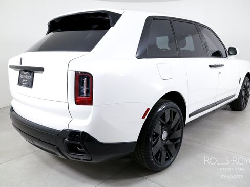 Used 2026 Rolls-Royce Cullinan AWD/4WD image 2