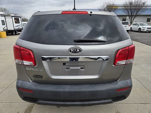 Used 2011 Kia Sorento LX image 4