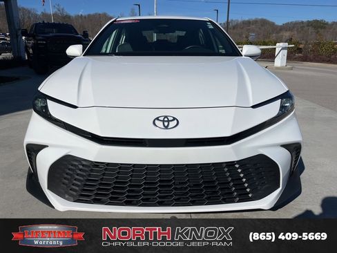 Used 2025 Toyota Camry SE image 29