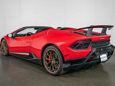 Used 2018 Lamborghini Huracan Performante AWD/4WD image 6