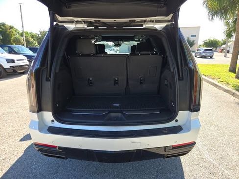 Used 2025 Cadillac Escalade Sport Platinum w/ LPO, Floor Liner Package AWD/4WD image 9