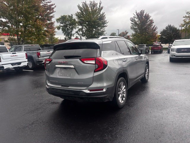 Used 2024 GMC Terrain SLT w/ LPO, Floor Liner Package AWD/4WD image 6