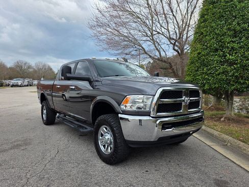 Used 2018 RAM 2500 SLT w/ Luxury Group image 8