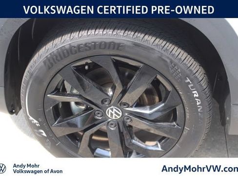 Used 2022 Volkswagen Taos SE w/ Panoramic Sunroof Package AWD/4WD image 12