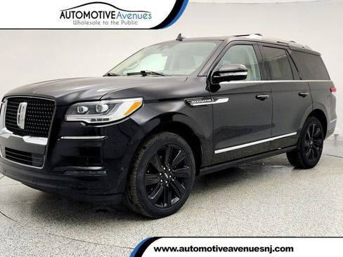 Used 2022 Lincoln Navigator Reserve image 1