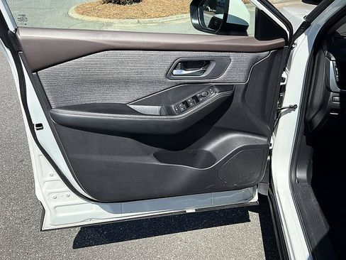 Certified 2023 Nissan Rogue SV FWD image 19