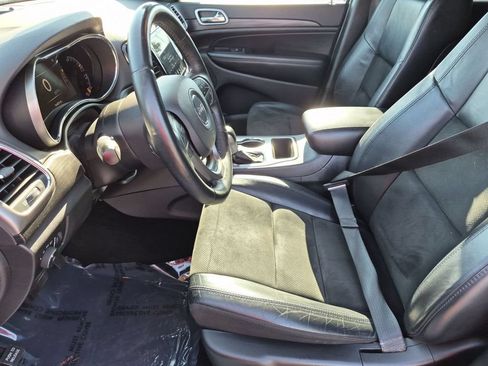 Used 2019 Jeep Grand Cherokee Altitude AWD/4WD image 14