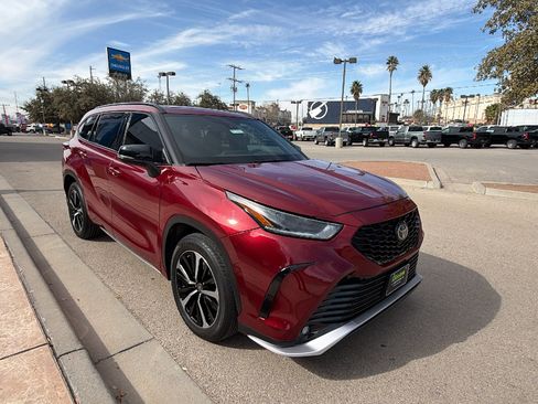 Used 2022 Toyota Highlander XSE image 6