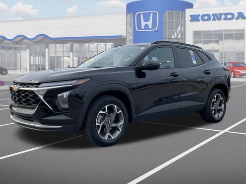 Used 2024 Chevrolet Trax LT image 3