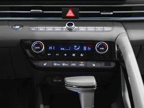 Used 2025 Hyundai Elantra SEL FWD image 17