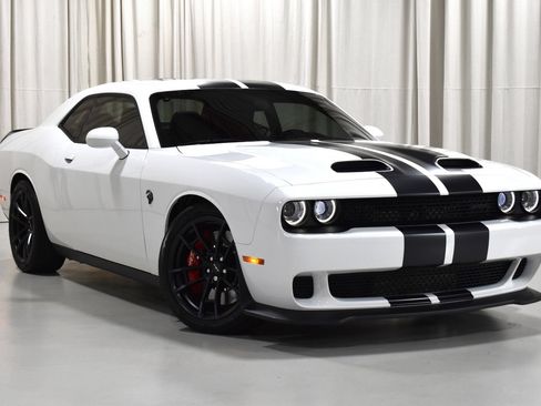 Used 2023 Dodge Challenger SRT Hellcat w/ Driver Convenience Group RWD image 3