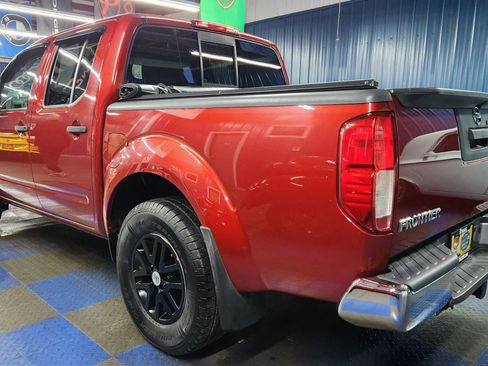 Used 2014 Nissan Frontier SV image 4