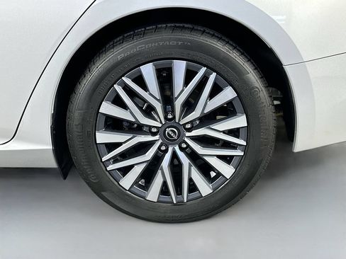 Used 2025 Nissan Altima 2.5 SV FWD image 32