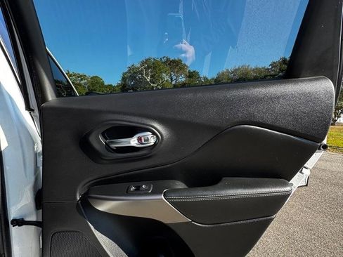 Used 2020 Jeep Cherokee Latitude image 15