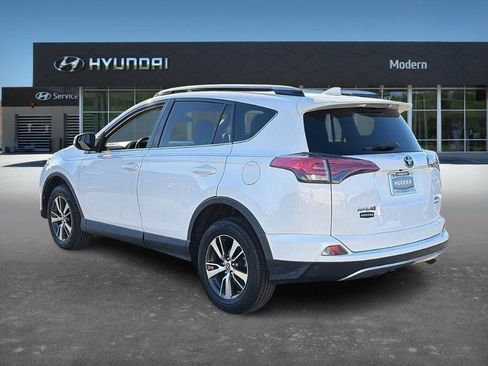 Used 2018 Toyota RAV4 XLE image 5