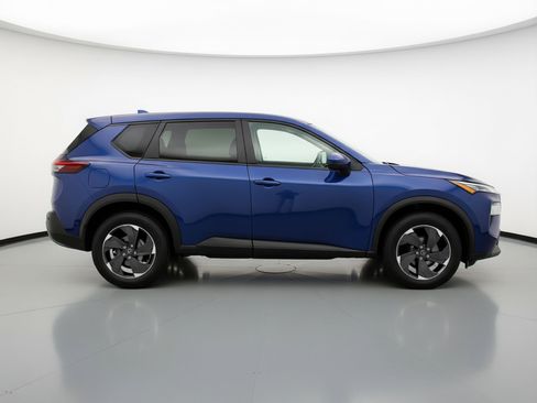 Used 2025 Nissan Rogue SV AWD/4WD image 11