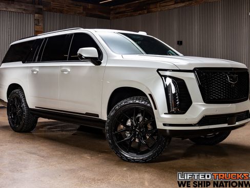 Used 2025 Cadillac Escalade ESV Sport Platinum image 1