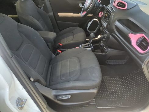 Used 2019 Jeep Renegade Latitude w/ Cold Weather Group AWD/4WD image 21