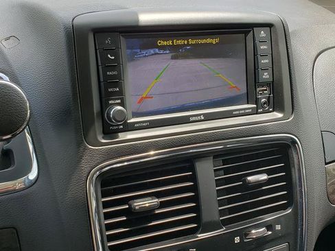 Used 2018 Dodge Grand Caravan SE w/ UConnect Hands-Free Group FWD image 22