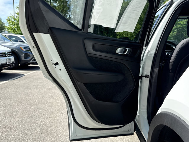 Used 2025 Volvo XC40 B5 Plus AWD/4WD image 23