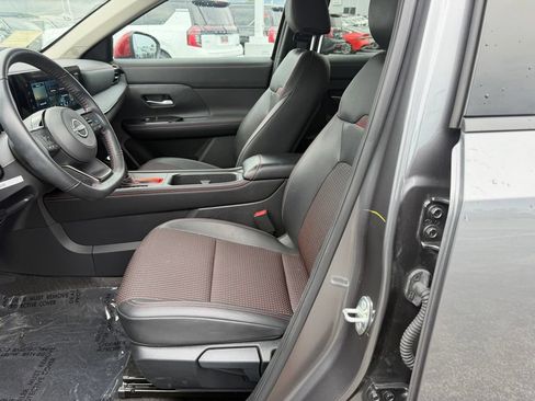 Used 2025 Nissan Kicks SR FWD image 16