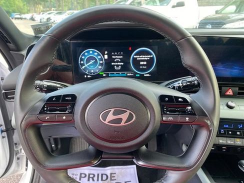 Used 2025 Hyundai Elantra Limited FWD image 11