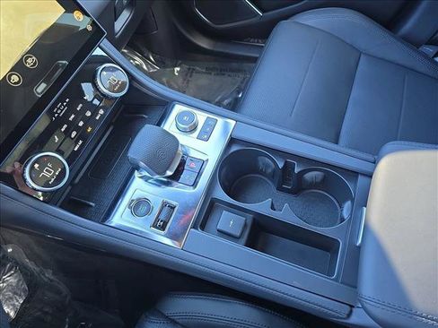 Certified 2024 Jaguar F-PACE SVR image 24